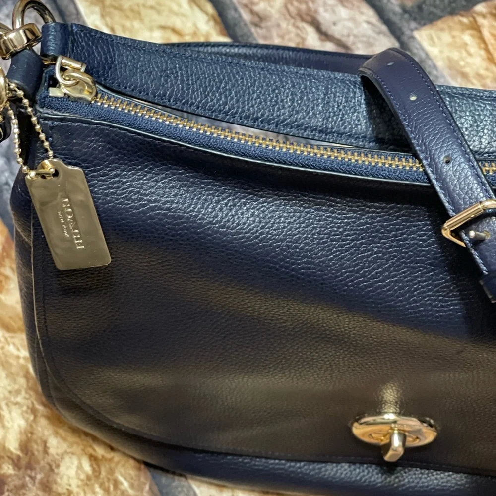 Coach Turnlock Hobo Crossbody Bag Pebbled Leather Navy Luxury Office Authentic